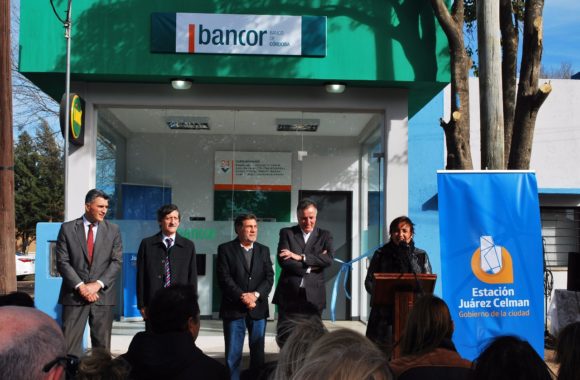 Inauguración del primer cajero de la ciudad