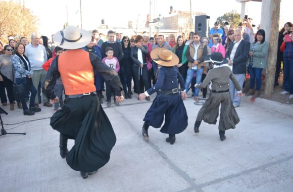 Inauguración de pavimento en Estación Juárez Celman - Myrian Prunotto - Ramón Mestre (4)