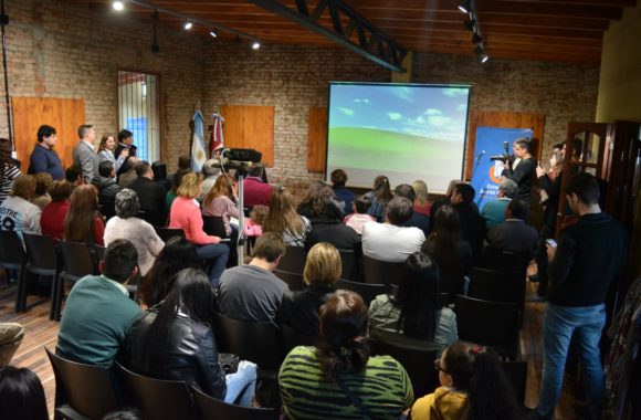 Myrian Prunotto y Ramón Mestre presentaron el programa Sí Sí Virtual en Estación Juárez Celman (6)